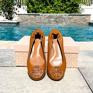 Tory Burch ballet flat in Royal Tan, size 5